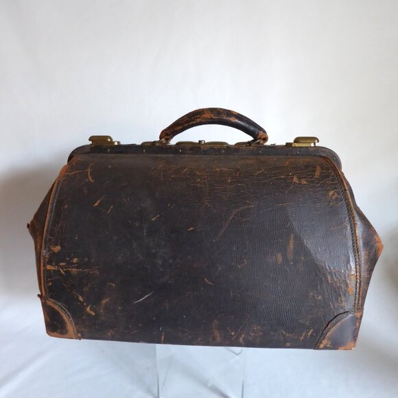 NEW HALLOWEEN GOTHIC ODDITY PROP VINTAGE UNDERTAKER MEDICAL BAG & SKELETON ARM - Picture 5 of 12